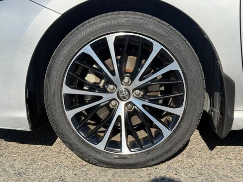 Used 2018 Toyota Camry SE w/ Accessory Appearance Package FWD image 13