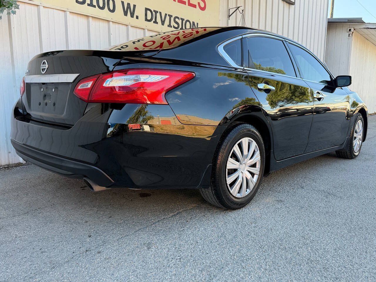 Used 2017 Nissan Altima 2.5 S w/ Power Driver Seat Package FWD image 4