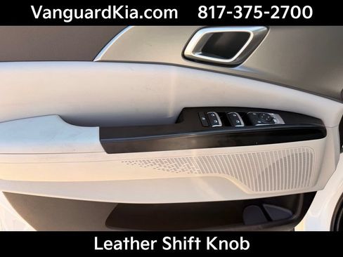 Certified 2024 Kia Carnival LX FWD image 17