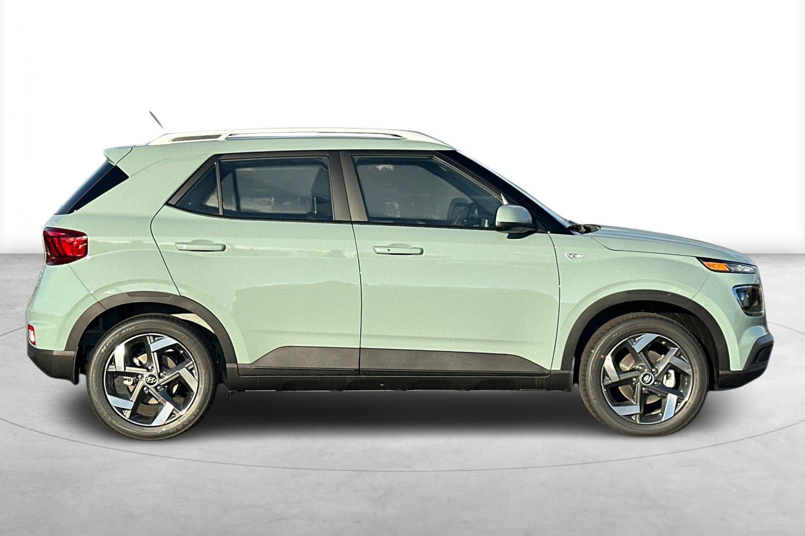Used 2026 Hyundai Venue SEL FWD image 6