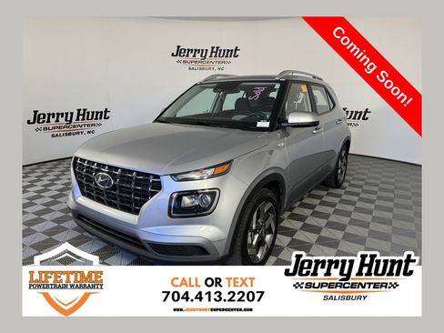Used 2025 Hyundai Venue SEL FWD image 1