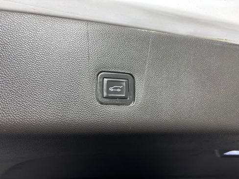 Used 2018 Chevrolet Traverse LT FWD image 29