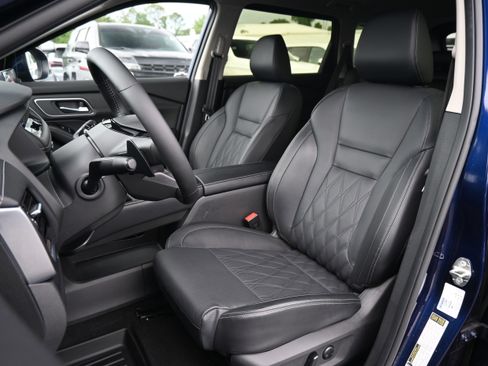 Used 2025 Nissan Rogue Platinum w/ Platinum Premium Package FWD image 16