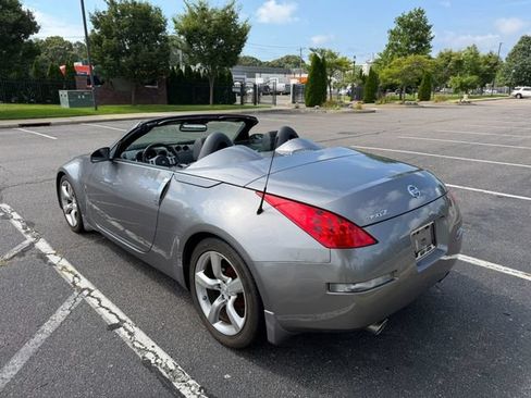 Used 2008 Nissan 350Z Touring RWD image 17