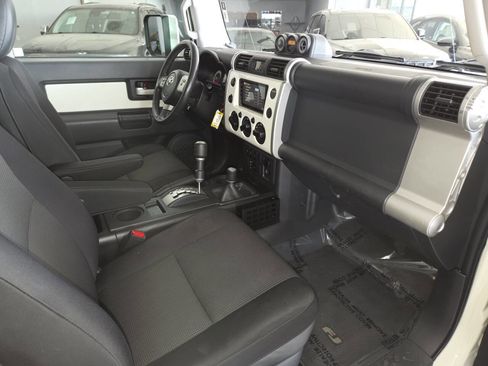 Used 2014 Toyota FJ Cruiser 4WD w/ Upgrade Package image 28