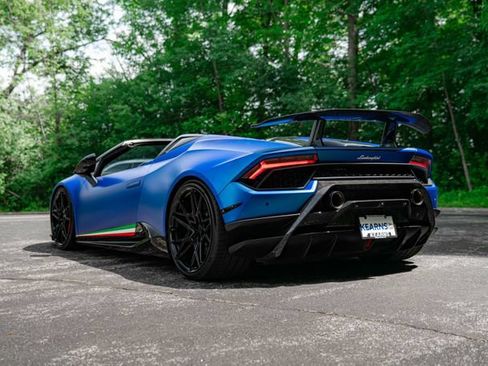 Used 2019 Lamborghini Huracan Performante AWD/4WD image 38
