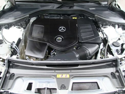 Used 2024 Mercedes-Benz GLC 300 4MATIC image 31