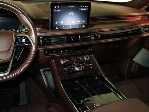 Used 2023 Lincoln Aviator Black Label w/ Class IV Trailer Tow Package image 17