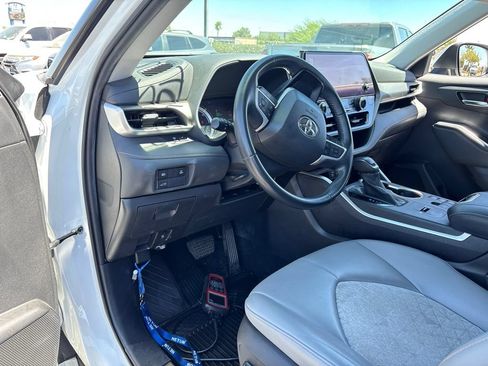 Used 2023 Toyota Highlander Bronze Edition AWD/4WD image 9