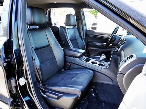 Certified 2022 Jeep Grand Cherokee Laredo X RWD image 12