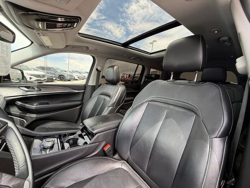 Used 2022 Jeep Grand Cherokee L Limited AWD/4WD image 14