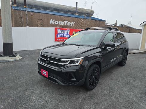 Used 2024 Volkswagen Taos SE image 10