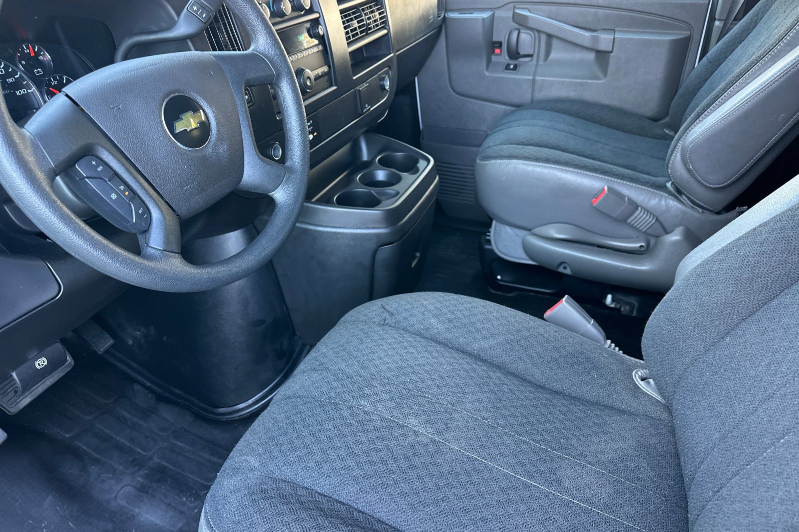 Used 2025 Chevrolet Express 2500 w/ Driver Convenience Package RWD image 10