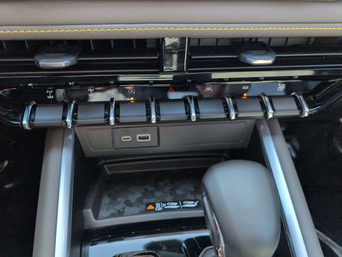 Certified 2025 Chevrolet Colorado ZR2 w/ Technology Package image 23