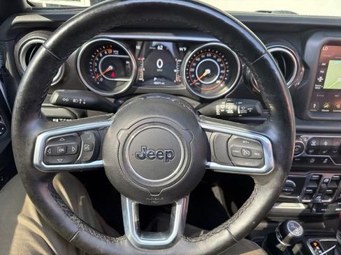 Used 2022 Jeep Wrangler Unlimited Sahara AWD/4WD image 2