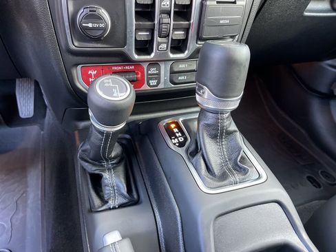 Used 2025 Jeep Gladiator Rubicon w/ Convenience Group image 15