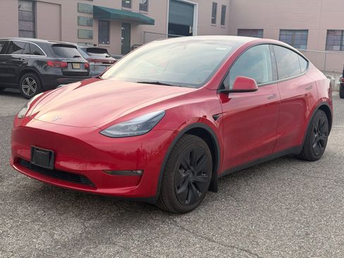 Used 2023 Tesla Model Y Long Range image 1