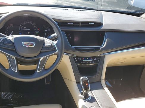 Used 2017 Cadillac XT5 Premium Luxury w/ Driver Assist Package image 19