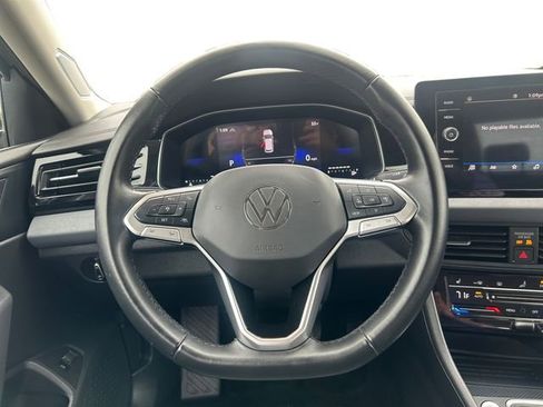 Used 2025 Volkswagen Jetta SE image 10