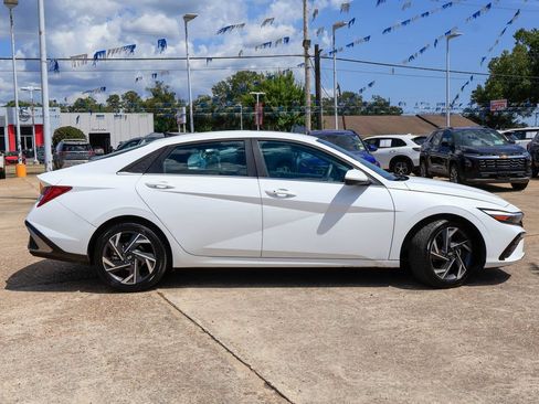 Used 2025 Hyundai Elantra SEL FWD image 22