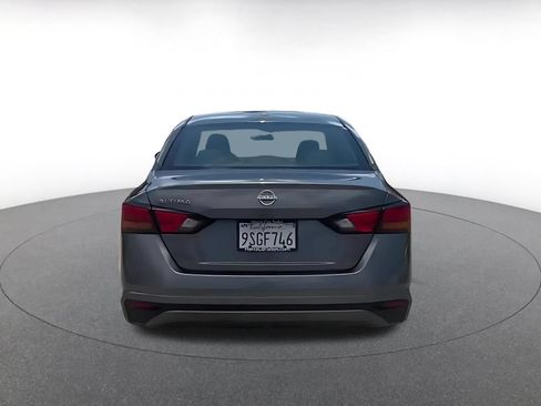 Used 2025 Nissan Altima 2.5 SV FWD image 11