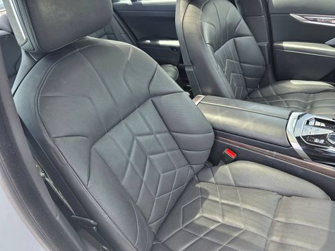 Used 2024 BMW 760i xDrive w/ Executive Package AWD/4WD image 25