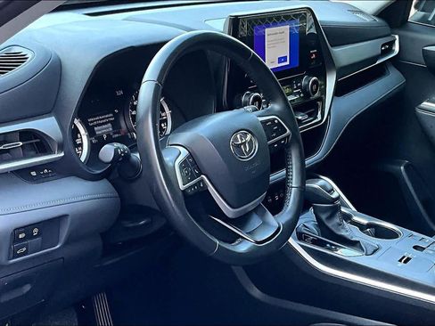 Certified 2025 Toyota Highlander LE FWD image 18