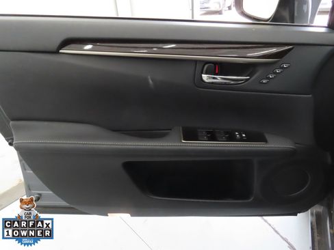 Used 2018 Lexus ES 300h w/ Luxury Package FWD image 11