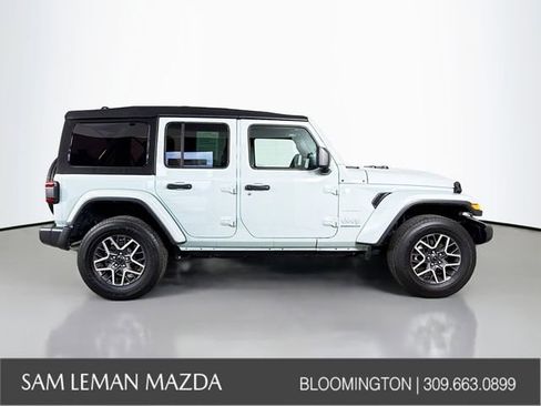 Used 2024 Jeep Wrangler Sahara image 12