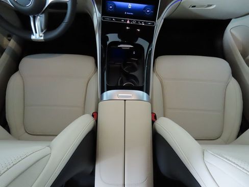 Certified 2025 Mercedes-Benz GLC 300 image 17