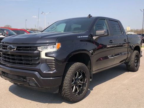 Used 2023 Chevrolet Silverado 1500 RST w/ Convenience Package II AWD/4WD image 4