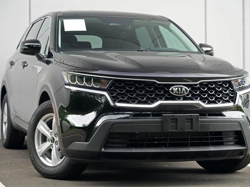 Used 2021 Kia Sorento LX FWD image 2