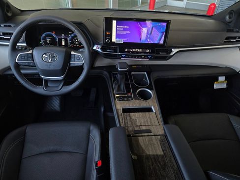 Certified 2026 Toyota Sienna Limited FWD image 15