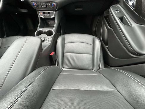 Used 2024 GMC Terrain SLT image 14