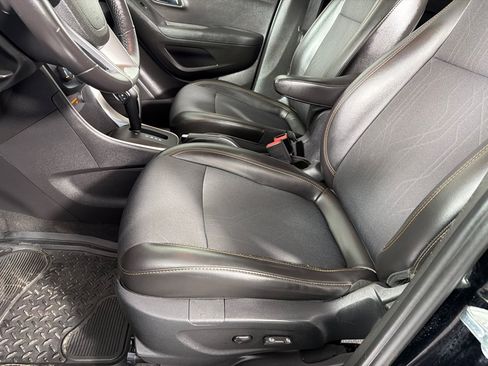 Used 2018 Chevrolet Trax LT w/ LT Convenience Package FWD image 12