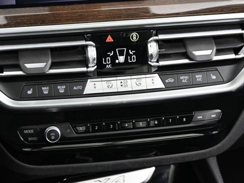 Certified 2025 BMW X4 xDrive30i w/ Premium Package image 17