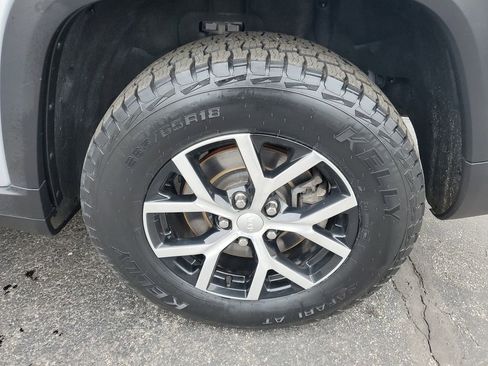 Used 2024 Jeep Grand Cherokee L Limited w/ Luxury Tech Group II image 36