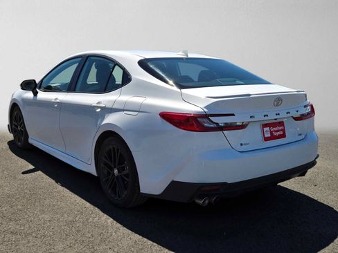 Certified 2025 Toyota Camry SE FWD image 6