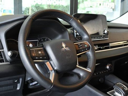 Used 2023 Mitsubishi Outlander SE AWD/4WD image 29