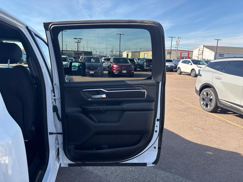 Used 2024 RAM 1500 Big Horn AWD/4WD image 35