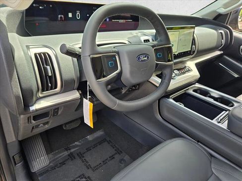 New 2026 Ford Expedition Active RWD image 3