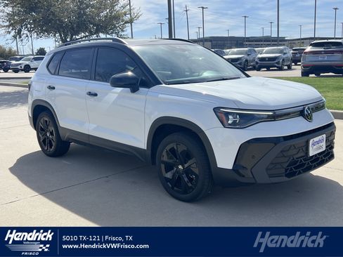 Certified 2025 Volkswagen Taos SE FWD image 1