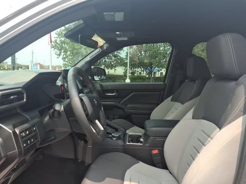 Used 2025 Toyota Tacoma TRD Off-Road AWD/4WD image 5