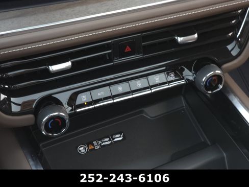 Used 2025 Chevrolet Suburban High Country image 17