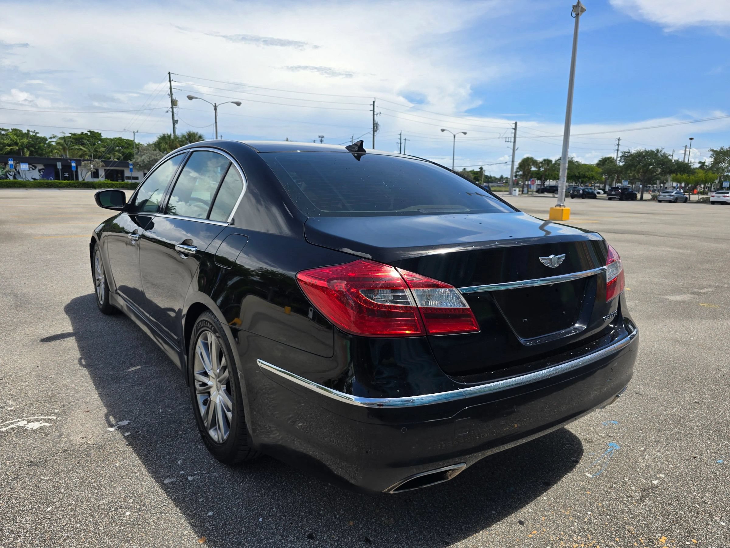 Used 2013 Hyundai Genesis 3.8 w/ Technology Pkg RWD image 10
