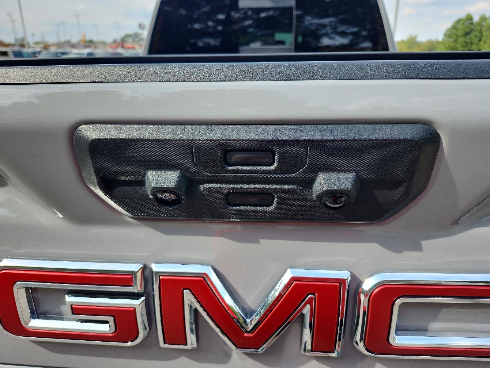 Used 2025 GMC Sierra 2500 AT4 w/ AT4 Premium Plus Package AWD/4WD image 13