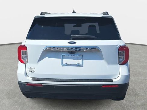 Used 2021 Ford Explorer XLT RWD image 6