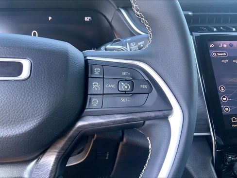 Used 2023 Jeep Grand Cherokee Limited AWD/4WD image 25