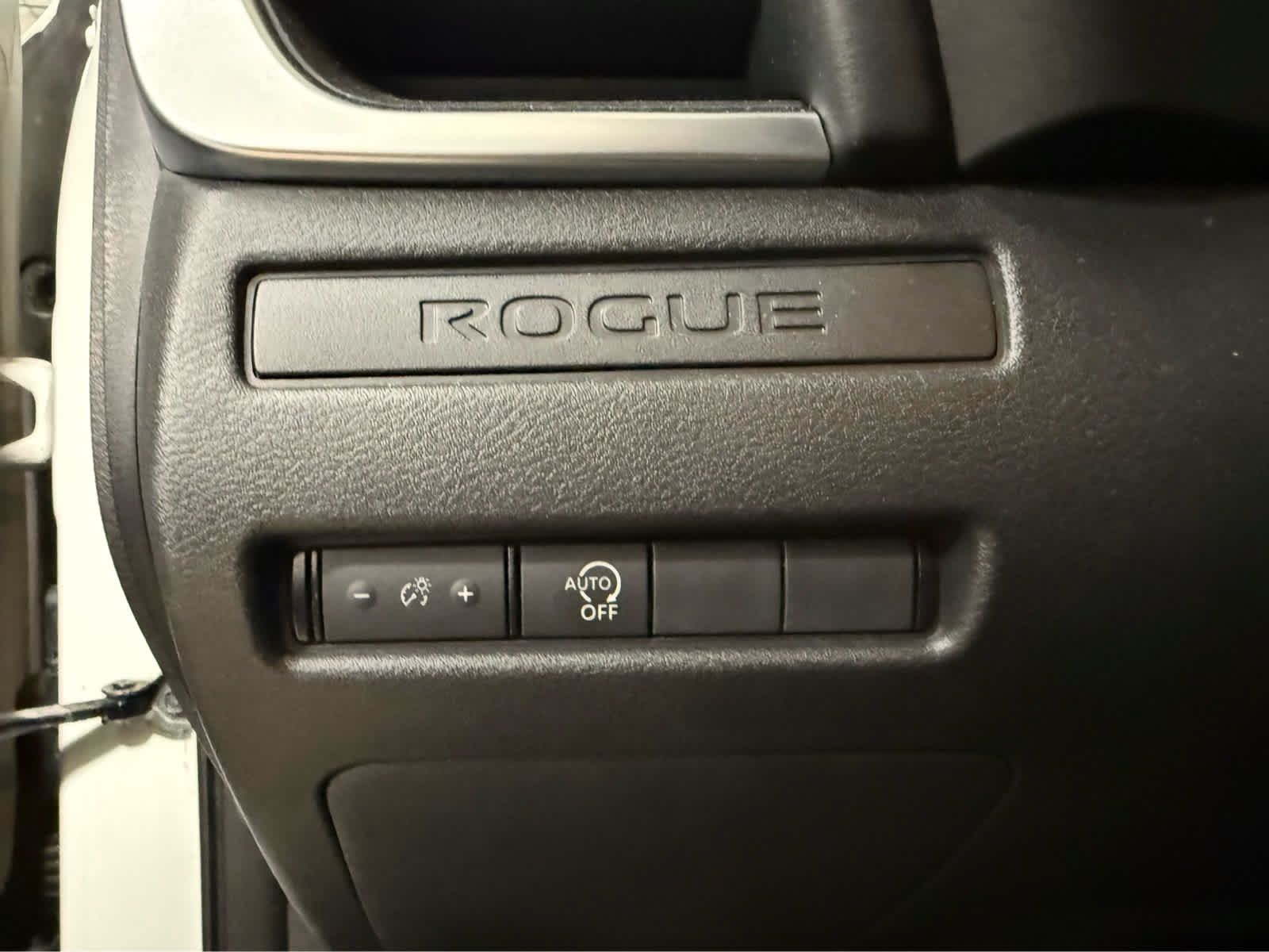 Used 2023 Nissan Rogue S AWD/4WD image 25