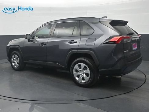 Used 2020 Toyota RAV4 LE FWD image 5